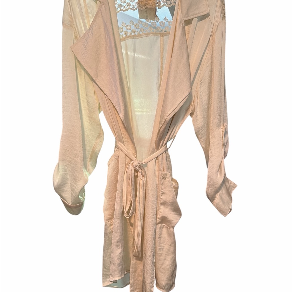 Band of Gypsies Cream Lace-Trim Robe with Tie Belt